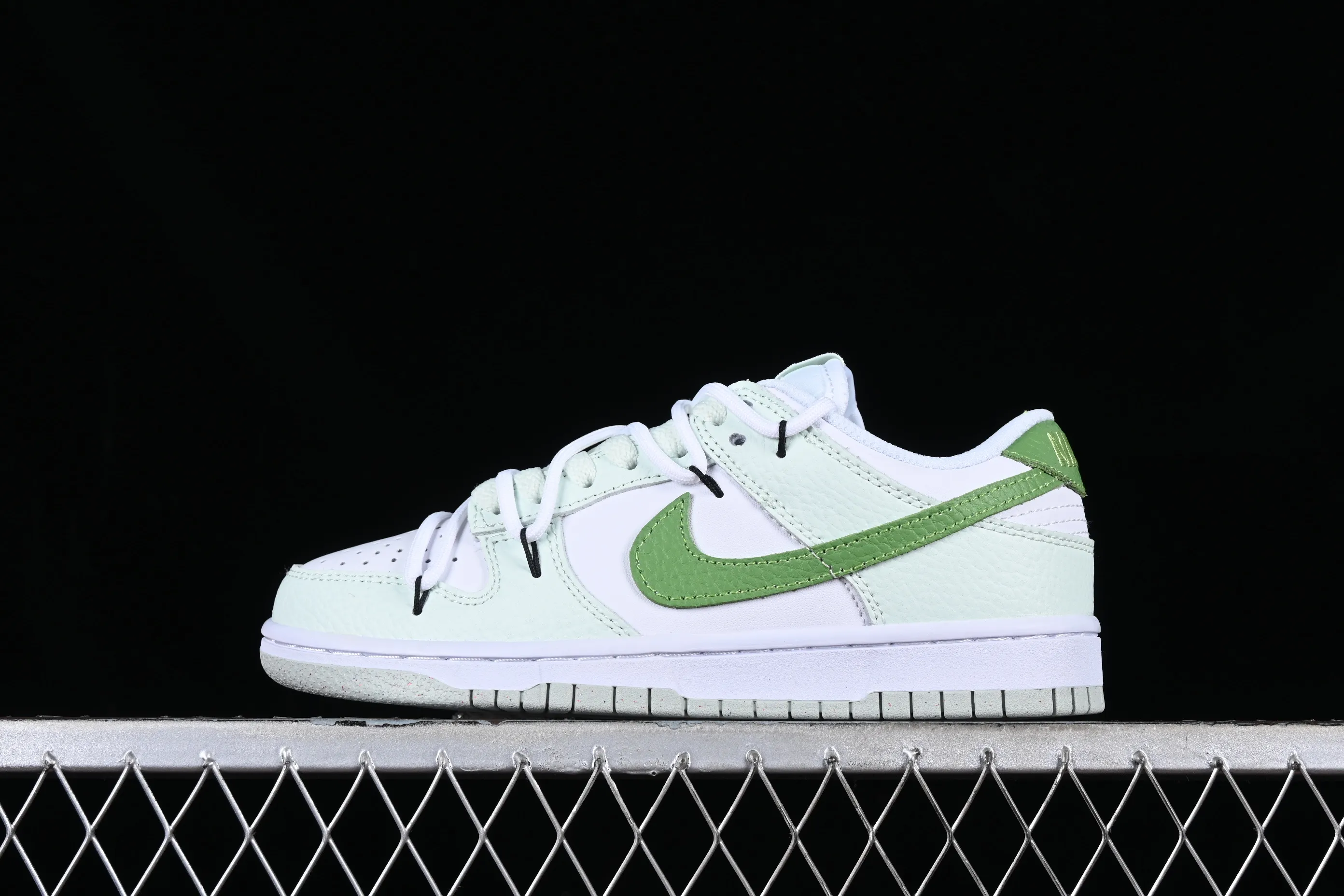 All categories Nk SB Dunk series Nk SB Dunk Low low-top sneakers Nk Dunk Low "Next Nature" refreshing green milk green SB strap low-top casual sneakers D1431-102